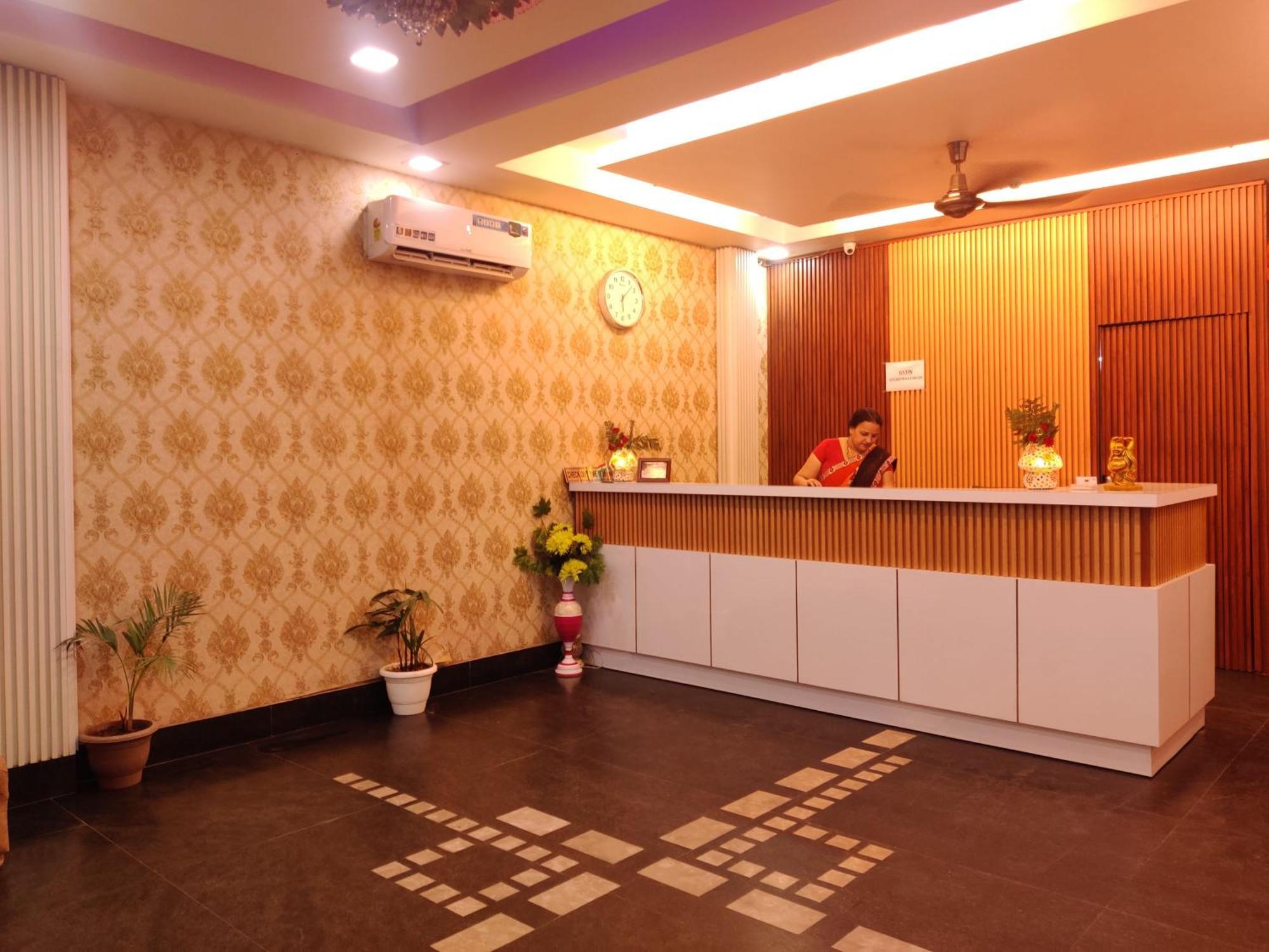 Hotel Delhi Airport Plaza Igi Airport New Delhi Exterior photo